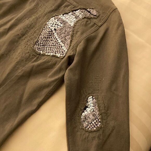 Of Two Minds Cotton Cargo Pocket Utility Shirt Jacket with Sequin Patches. Green - Picture 6 of 9